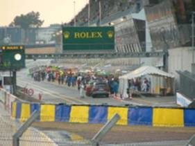 Pit stop antes de las 24 horas de Le Mans 2006.